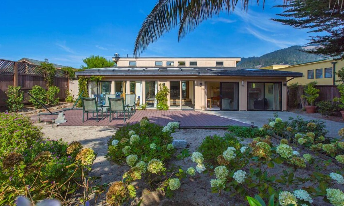 Stinson Beach House | Spacious Seadrift Lagoon home