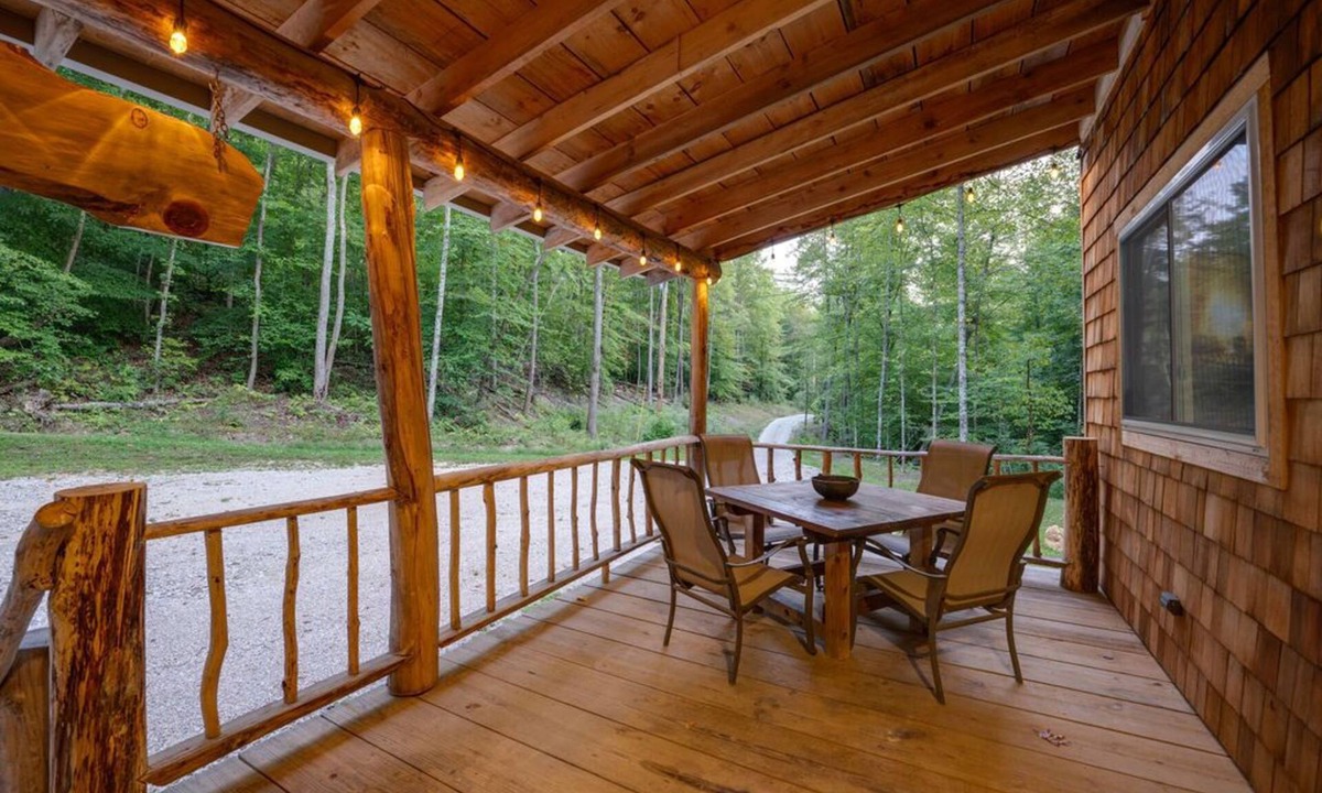 Irvine Cabin | Spacious Secluded Cabin on 100 Acres Near Red River Gorge