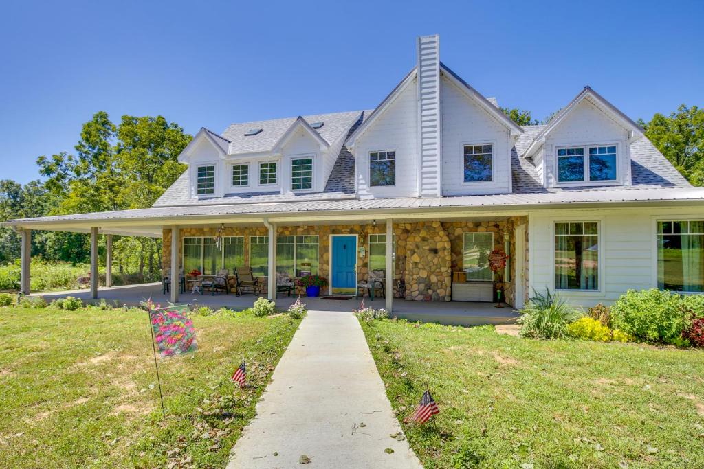 Shook House | Spacious & Secluded Shook Home w/Private Hot Tub!