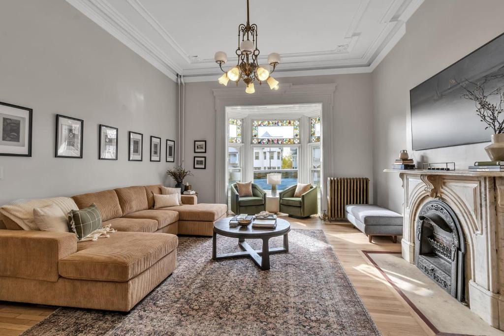 Front Park Apartment | Spacious Second Empire Suite at The Platt Mansion