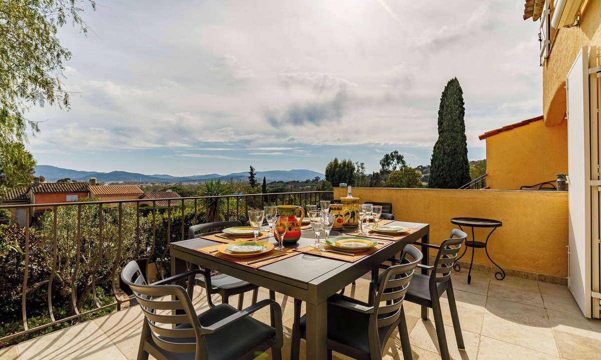 Les Restanques House | Spacious semidetached house with garden & terrace