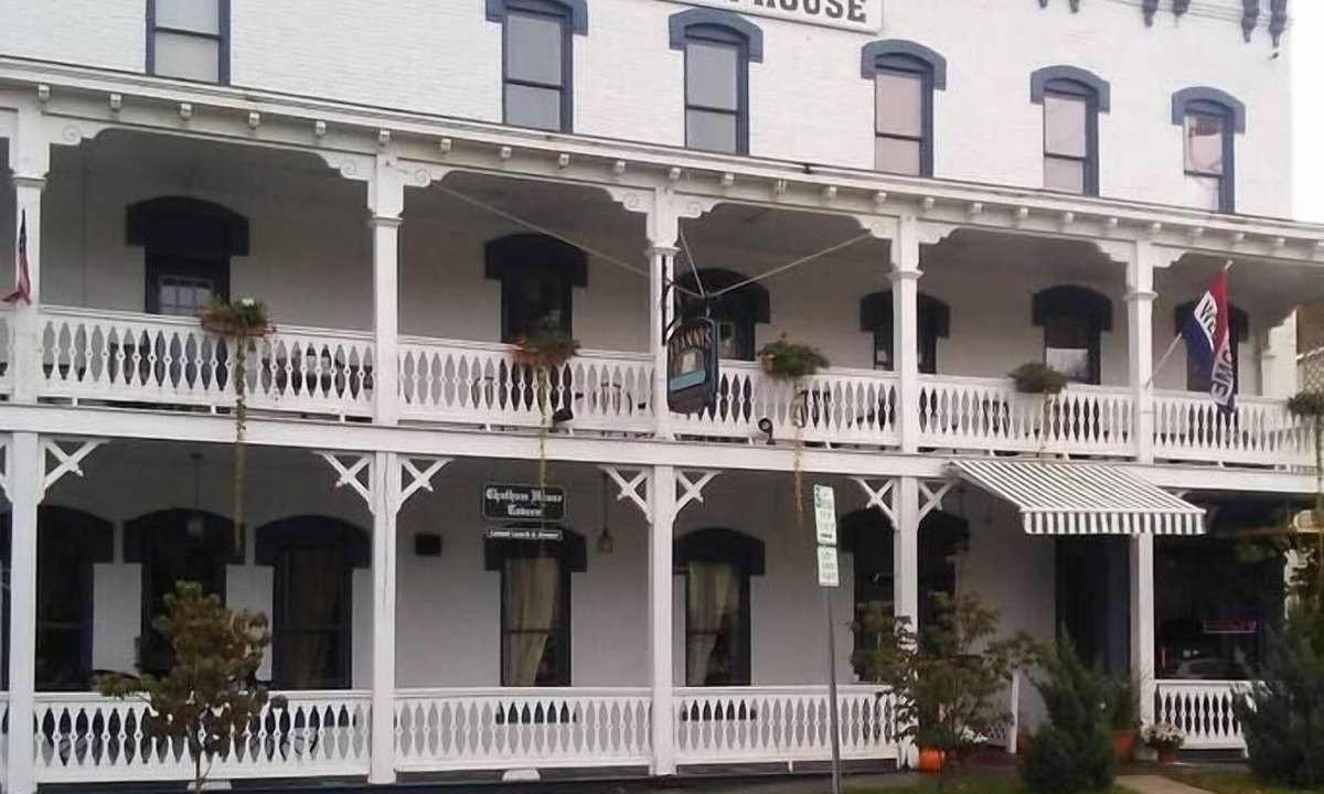 Chatham Apartment | Spacious Serviced Apartment above Chatham Staple