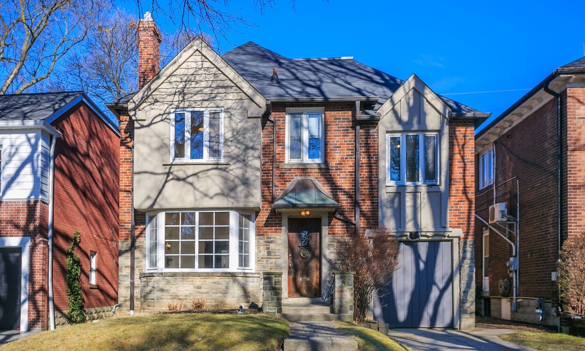 North Toronto House | Spacious single family home in historic Rosedale. Private yard and parking.