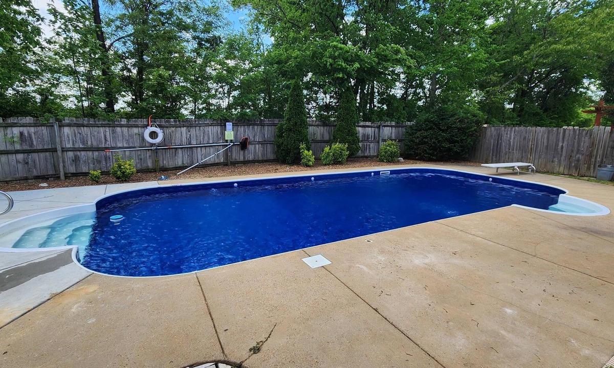 Olive Branch House | Spacious Six-Bedroom House with a Private Pool in Olive Branch