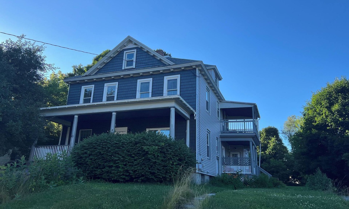 East Haven  Rutland County House | Spacious ski chalet with pool table & mountain views