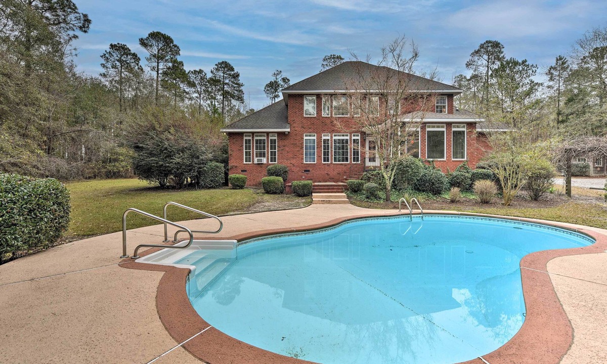 Statesboro House | Spacious Statesboro House w/Private Pool!
