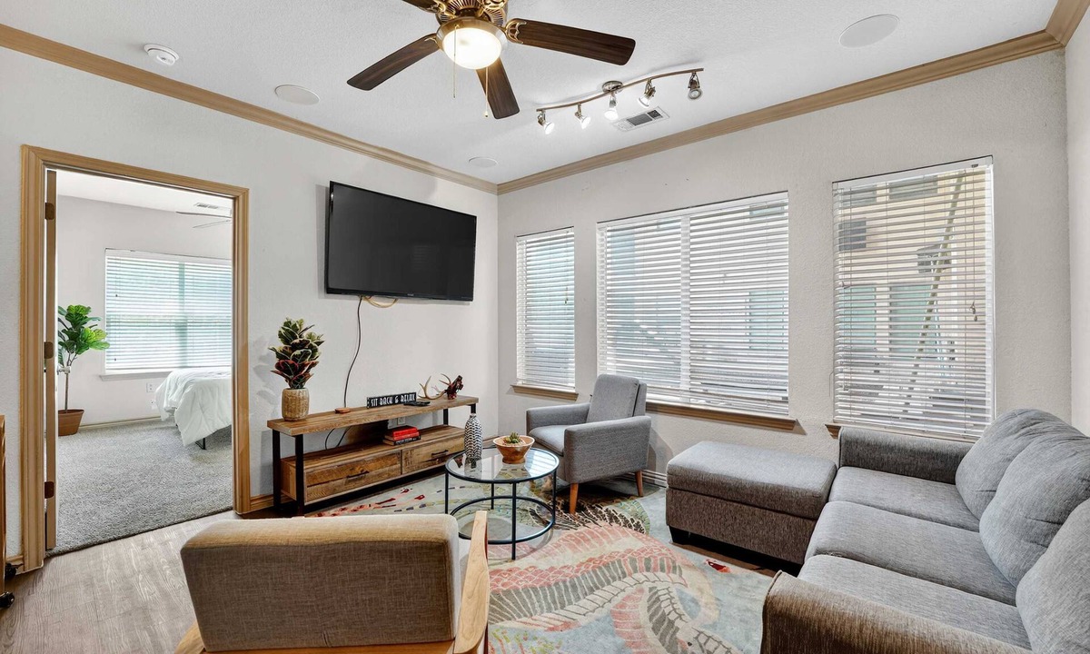 West Campus Apartment | Spacious Stay - Walk to UT+DKR Stadium - Sleeps 6