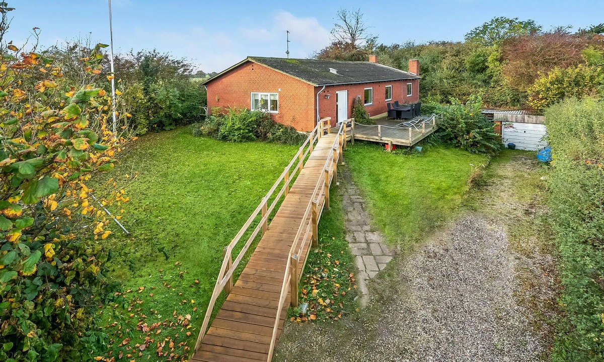 Nordborg House | Spacious stone cottage and close to the water.