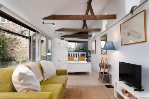 Norton St. Philip Apartment | Spacious Studio-Village location nr Bath