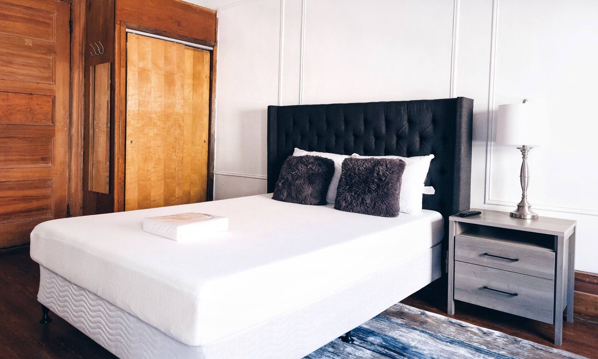 Washington Heights Apartment | Spacious Studio Apartment, Located 15-20 Mins From Downtown