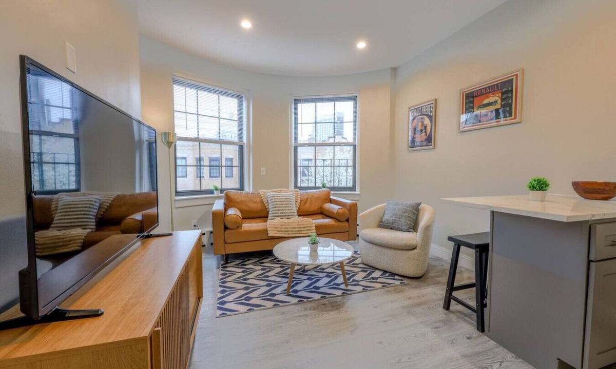 Prudential - St. Botolph Apartment | Spacious Studio Apt | South End