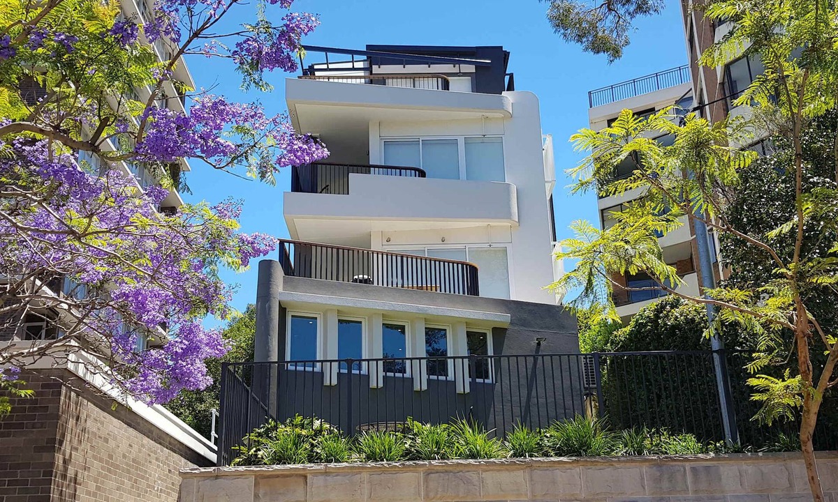 McMahons Point Apartment | Spacious Studio Surrounded By Great Views