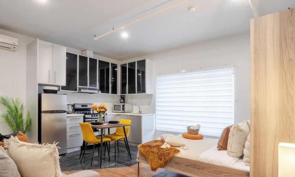 Downtown Montreal Apartment | Spacious Studio on Bishop - Hot Spot Dtown MTL