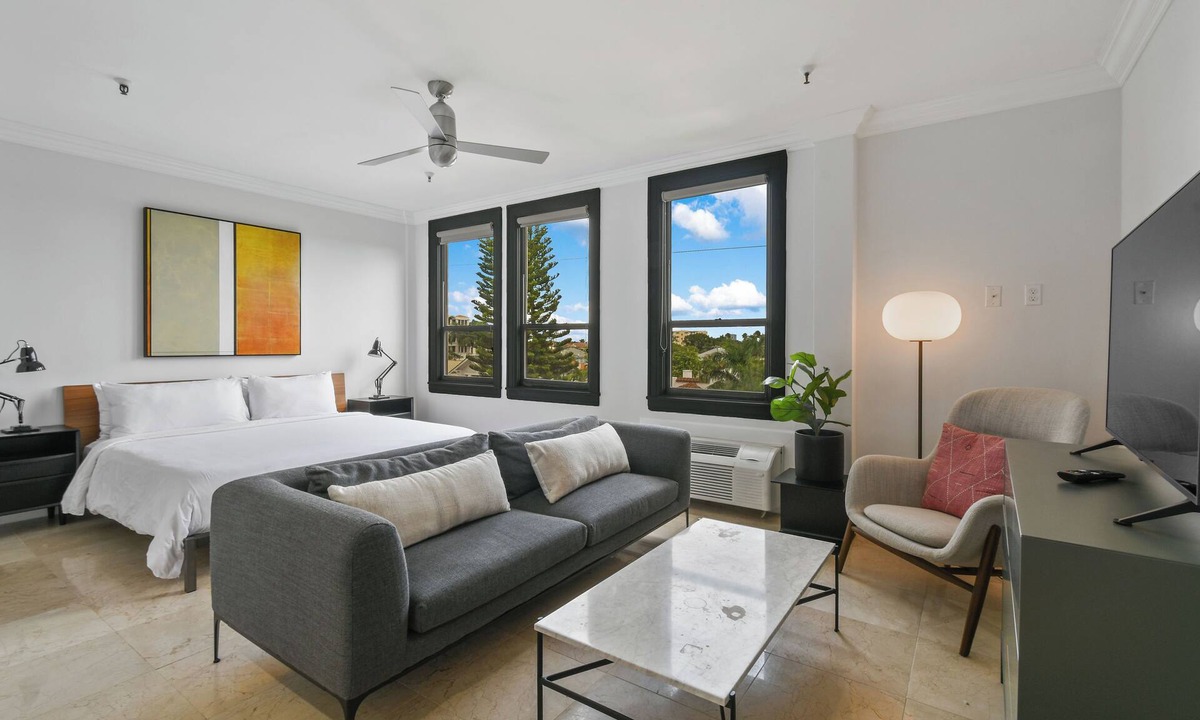 Palm Beach Condo | Spacious Studio - Tropical Tribeca. Pool, Minutes to Beach and Dining