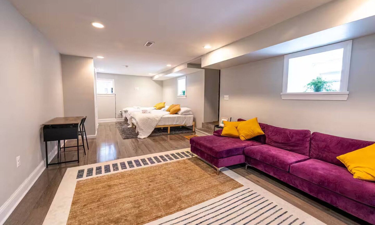 Garden Court Apartment | Spacious Studio with Washer&Dry 10 Min Train to Center City, Downtown Philly.