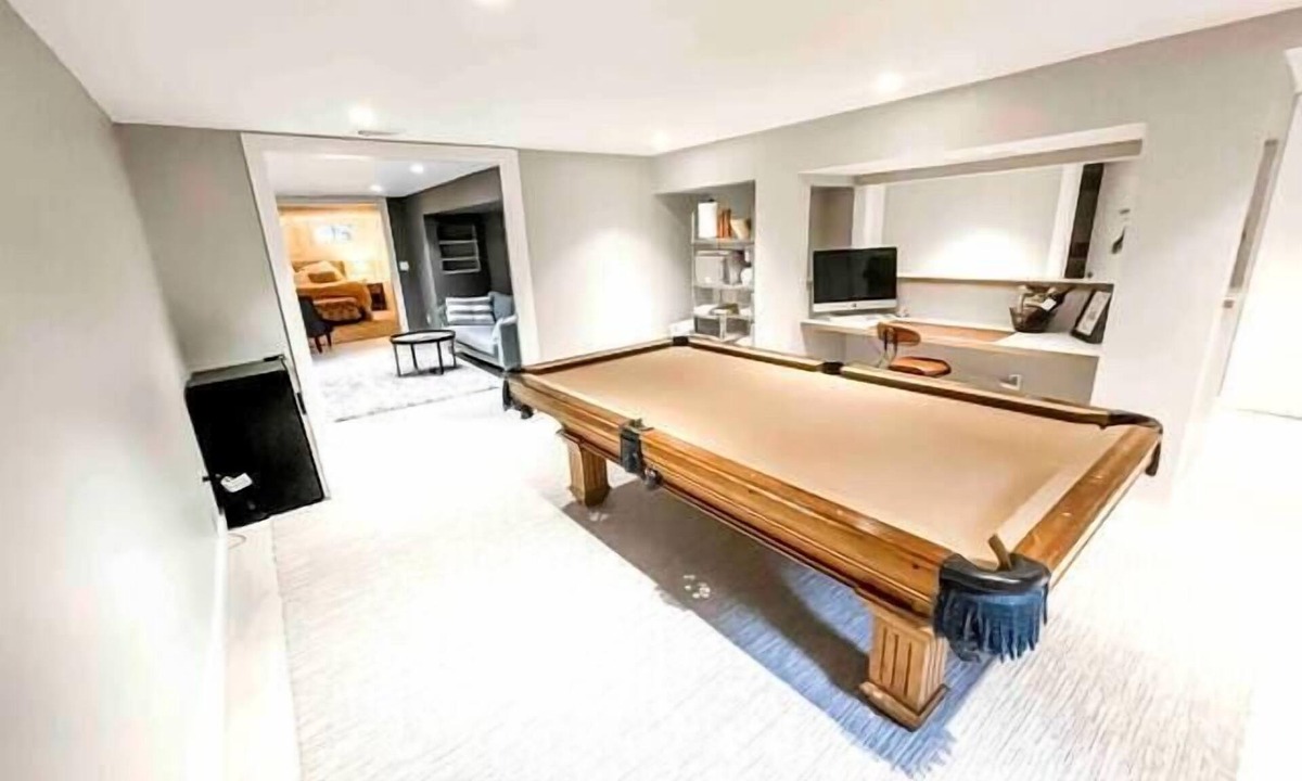 Westport Apartment | Spacious Studio with Pool Table