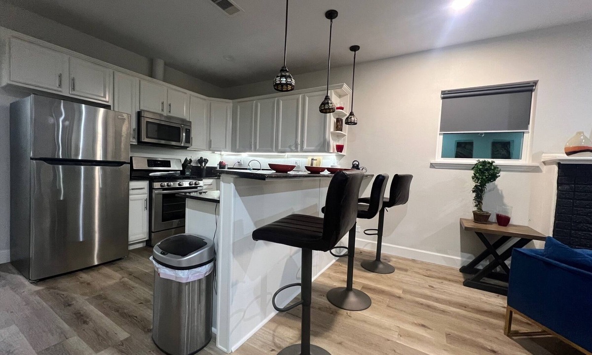 South Central Houston House | Spacious & Stylish 4-Bedroom Retreat Near Medical Center, NRG, Museum and Zoo