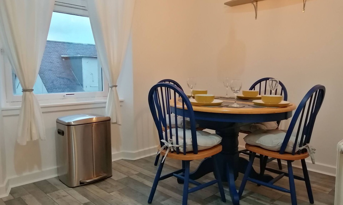 Largs Apartment | Spacious Stylish Centrally Located Flat near beach
