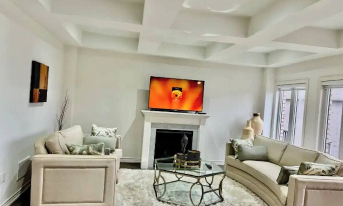 Bowmanville House | Spacious, Stylish & Tranquil Gem near Town Center!