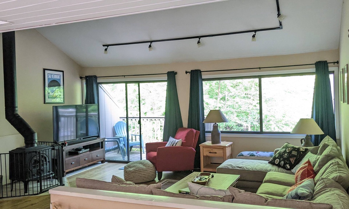 Warren Condo | Spacious Sugarbush Retreat - Wood Stove, Outdoor Pool, 5 Mins to Sugarbush