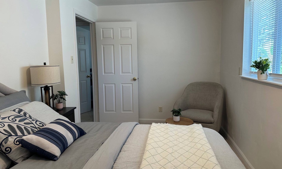 Arden-Arcade House | Spacious Suite E