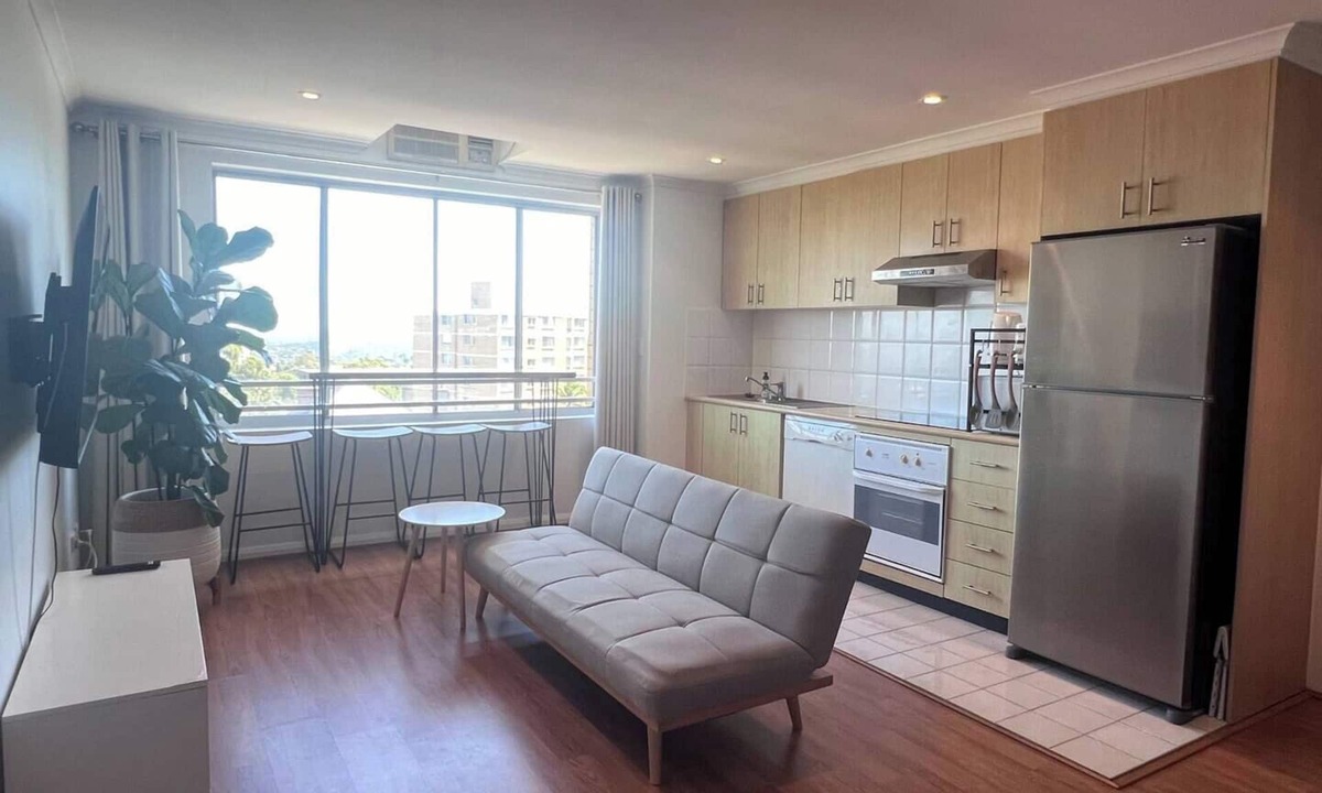 Crows Nest Apartment | Spacious Sunny Studio with City & Harbour Views - Crows Nest