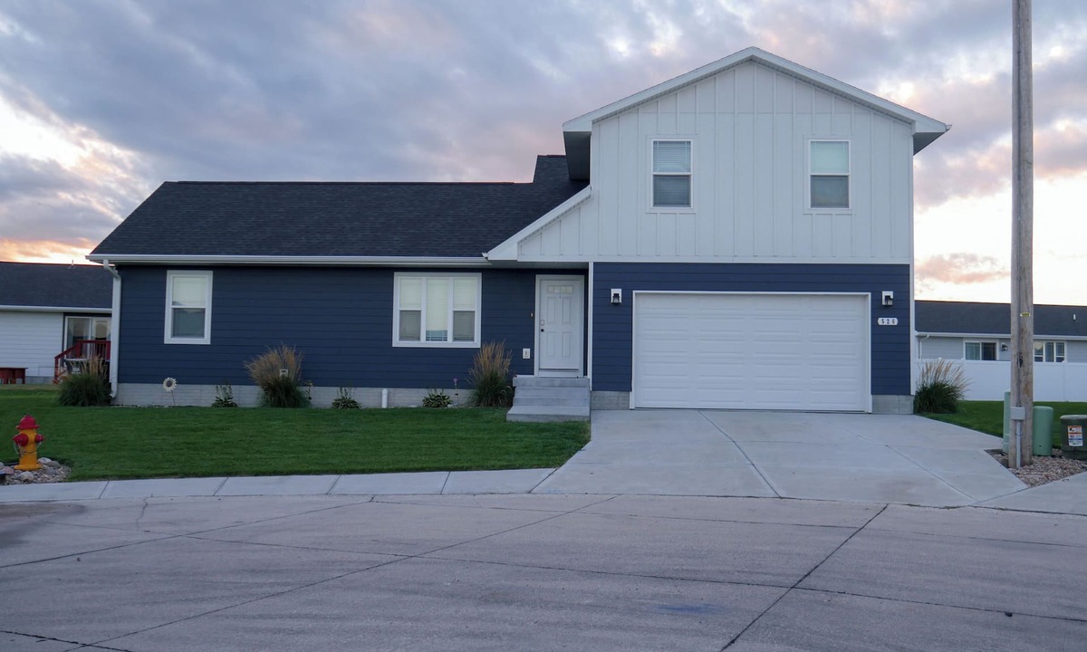 Grand Island House | Spacious Sunset Sleeps 12 Comfortably Perfect for Families & Groups, Book Today!