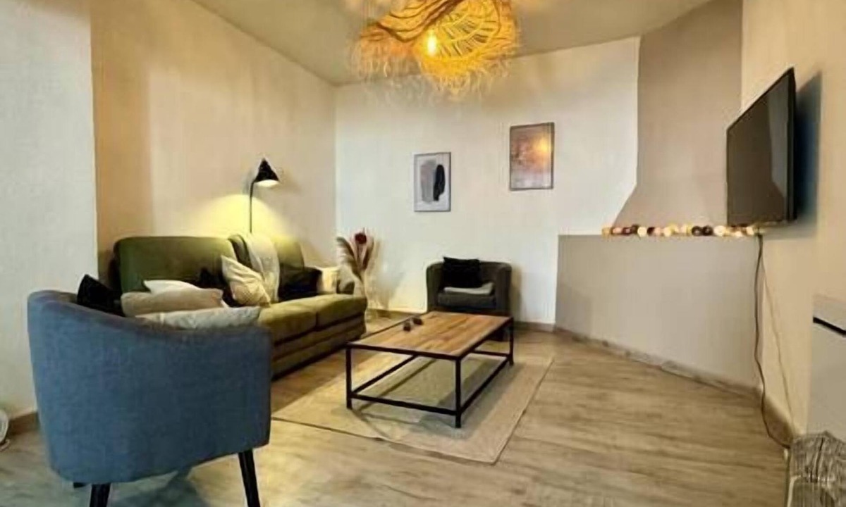 Sauzet Apartment | Spacious T3 in village center