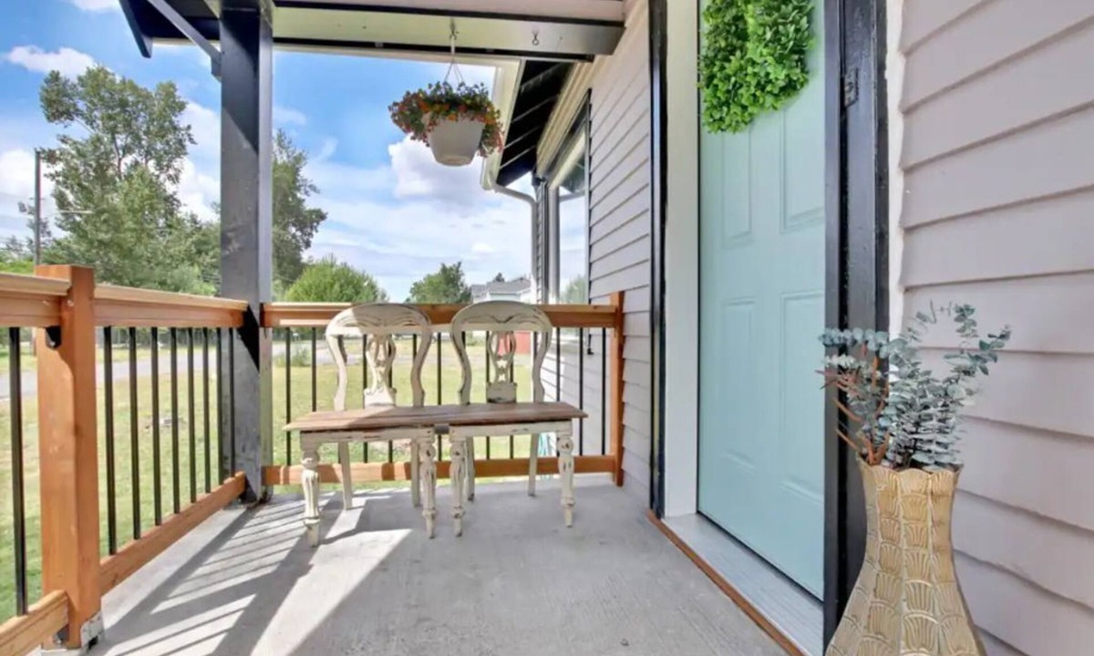 South End House | Spacious Tacoma Gem-for 6, self check-in, parking