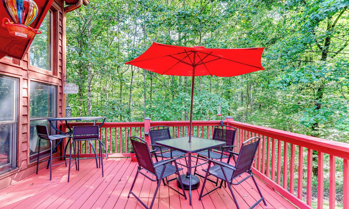 Talking Rock Cabin | Spacious Talking Rock Cabin: Game Room, Fire Pit!
