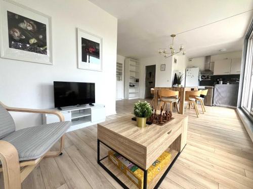 Marly-le-Roi Apartment | Spacious - Terrace - Piano - Monte-Cristo Castle