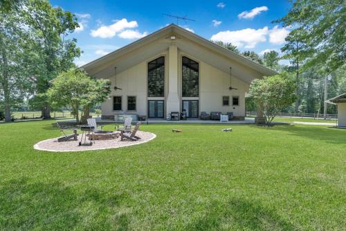 Coldspring House | Spacious Texas Ranch Retreat with Cowboy Pool and Fire Pit Near Lake Livingston, Coldspring TX