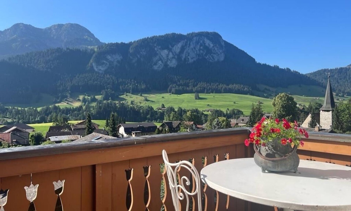 Chateau-d'Oex Apartment | Spacious Three Bedroom Apartment With Stunning Views
