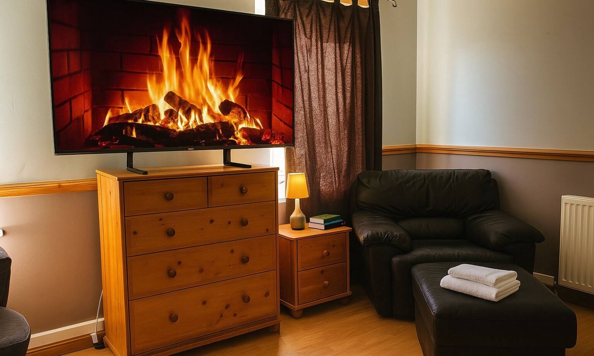 Liberton Apartment | Spacious Three-Bedroom Apartment