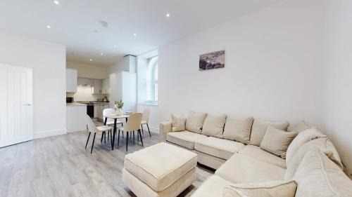Six Bells Apartment | Spacious three bedroom apartment with Valley views