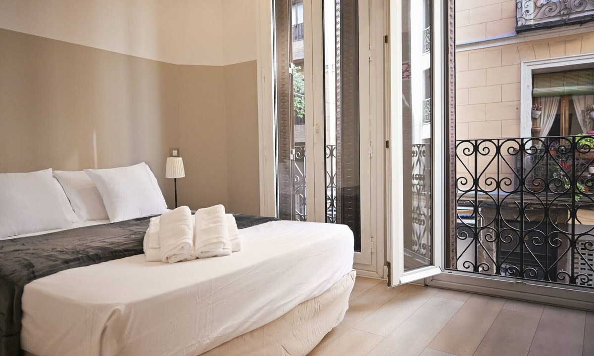 Barrio de La Latina Apartment | Spacious three-bedroom home in La Latina
