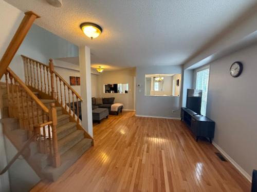 Halton Regional Municipality House | Spacious Three Bedroom House Wifi Parking