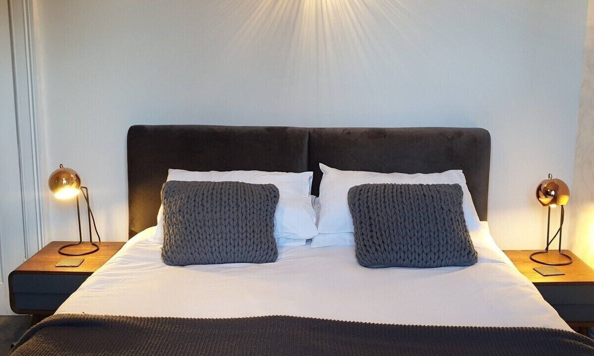 Leamington Spa Apartment | Spacious town centre serviced apartment