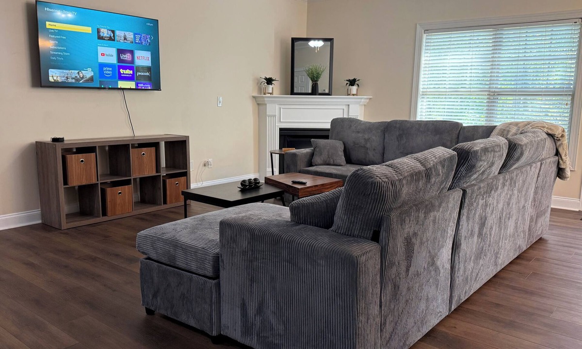 Winder House | Spacious townhome ideally located in Grayson with private backyard. Sleeps 8