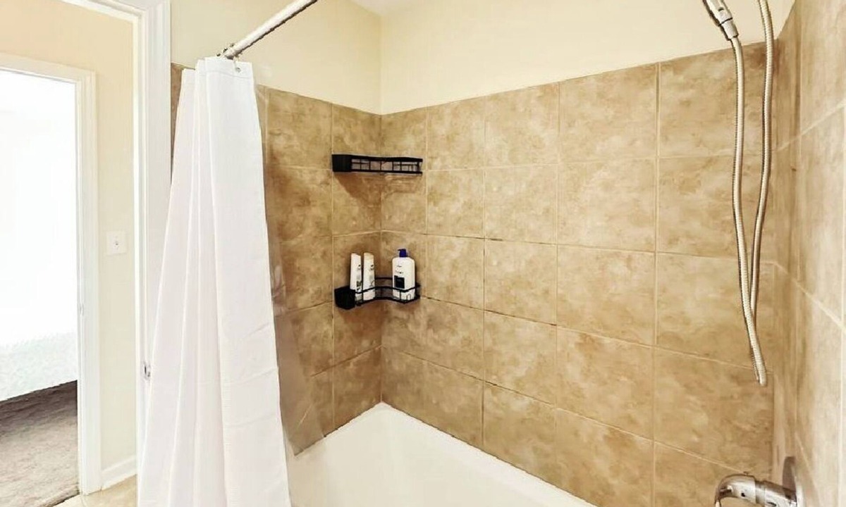 Seward Place House | Spacious Townhouse in Schenectady-B7