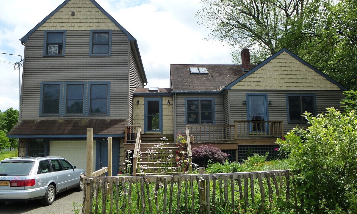 Trumansburg House | Spacious townhouse with hot tub!