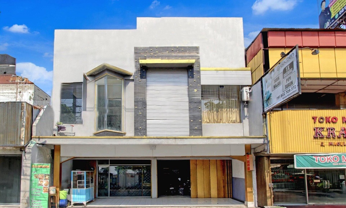 Central Yogyakarta House | Spacious Triple Suite for Groups with Free WiFi