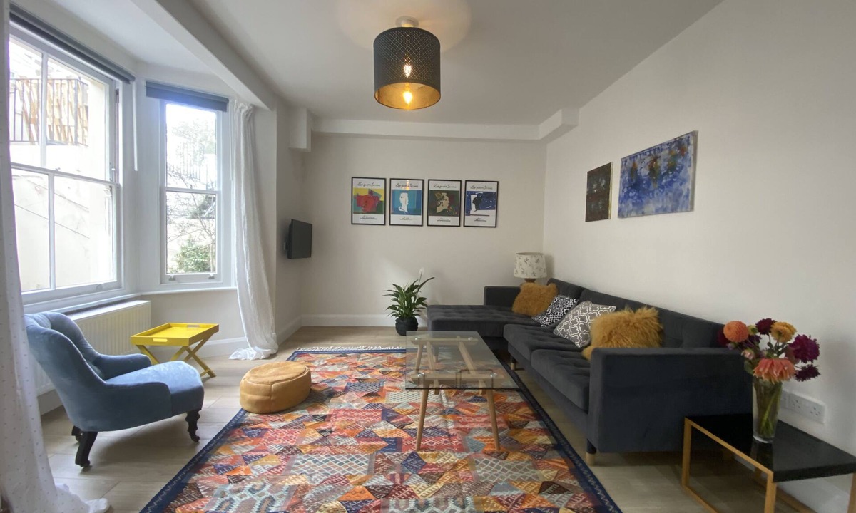 Harrow Road Apartment | Spacious Two Bedroom flat in Maida Vale