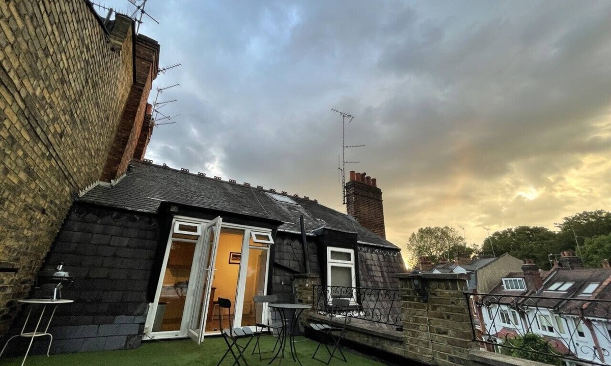 Highgate House | Spacious two bedroom flat in prestigious Highgate