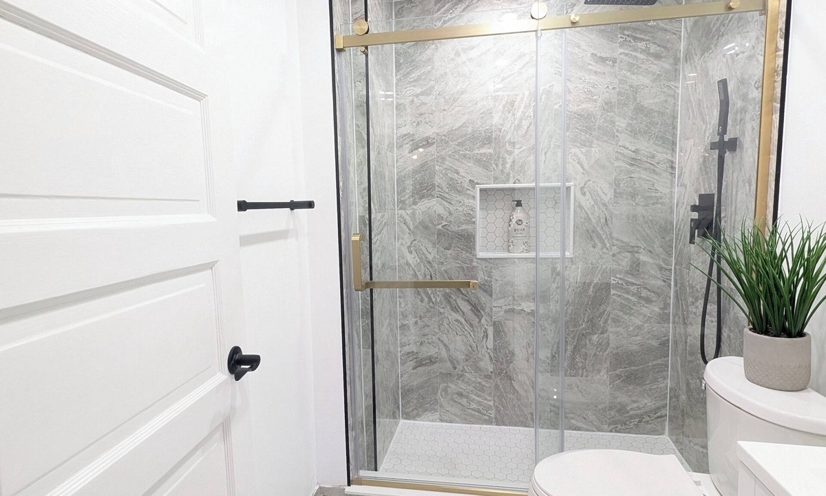 Walkerville Apartment | Spacious Two Bedroom Suite Perfect For Longer Stays Sleeps 4