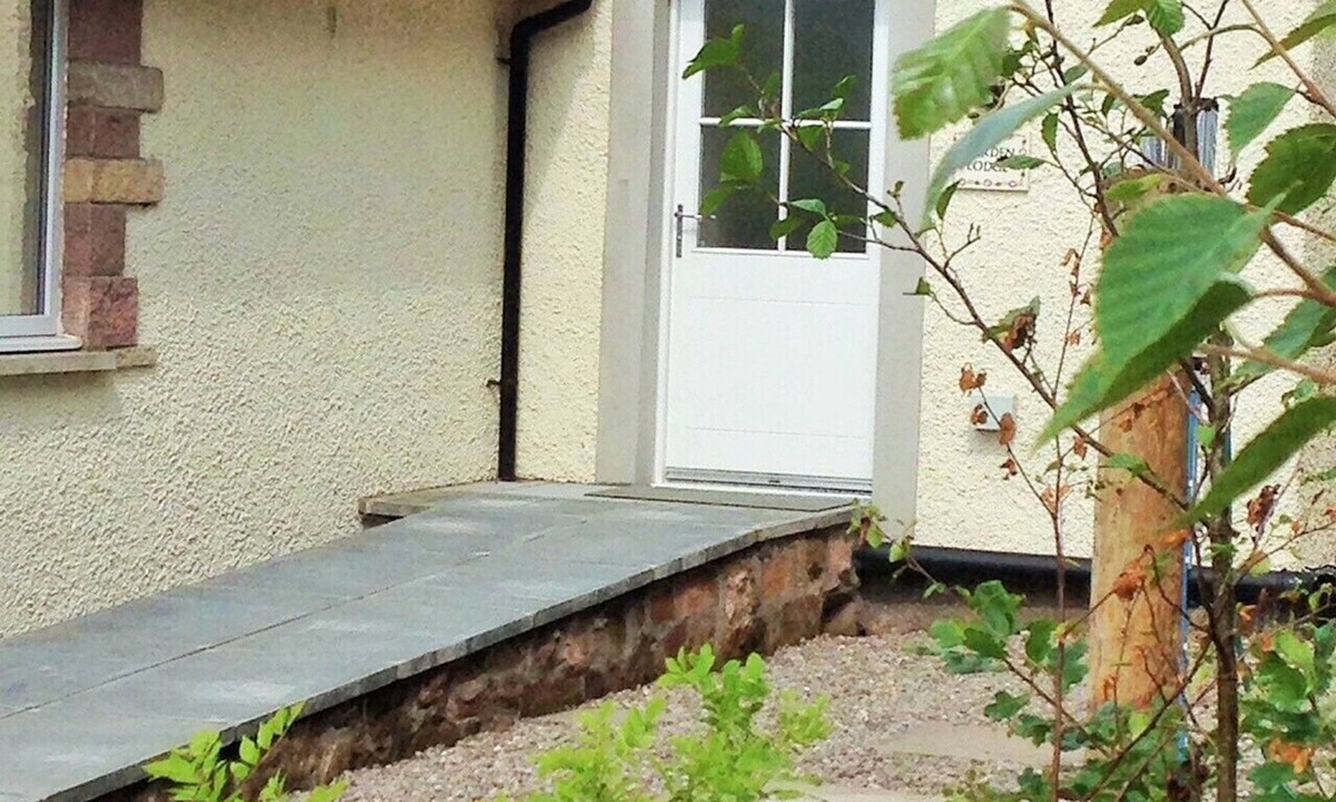 Kinross Cottage | Spacious two bedroom single storey self catering accommodation. Rural setting.