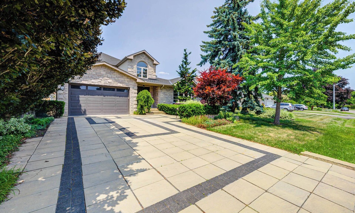 Etobicoke Apartment | Spacious two bedrooms basement apartment in a luxiary house.