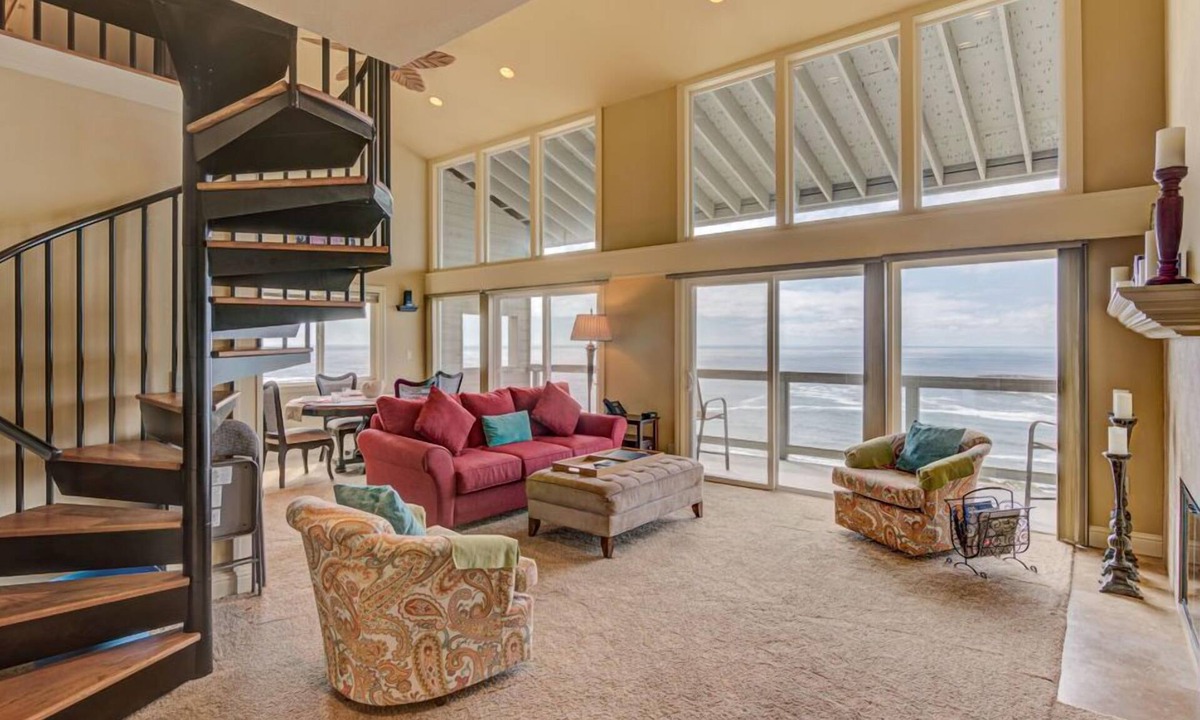 Otter Rock Apartment | Spacious Two-Level Ocean-View Villa with Loft