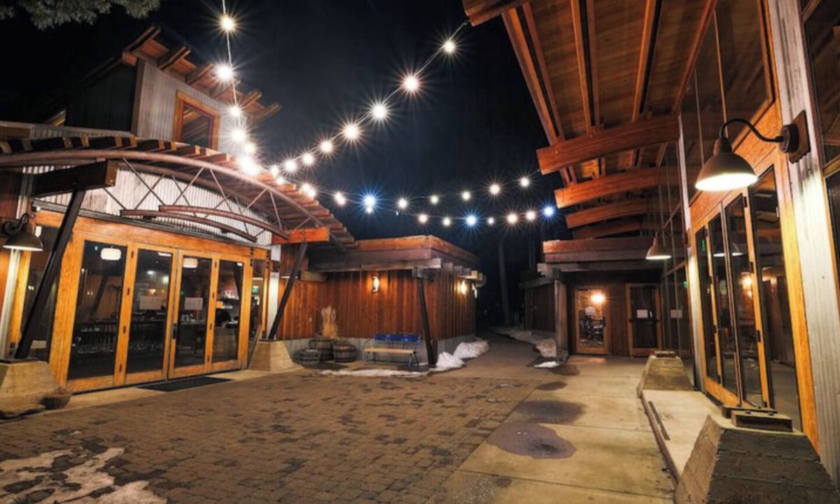 Truckee Hotel | Spacious Two Queen Suite, Gravity Haus, Sauna, Close to Lake Tahoe - 2 Units