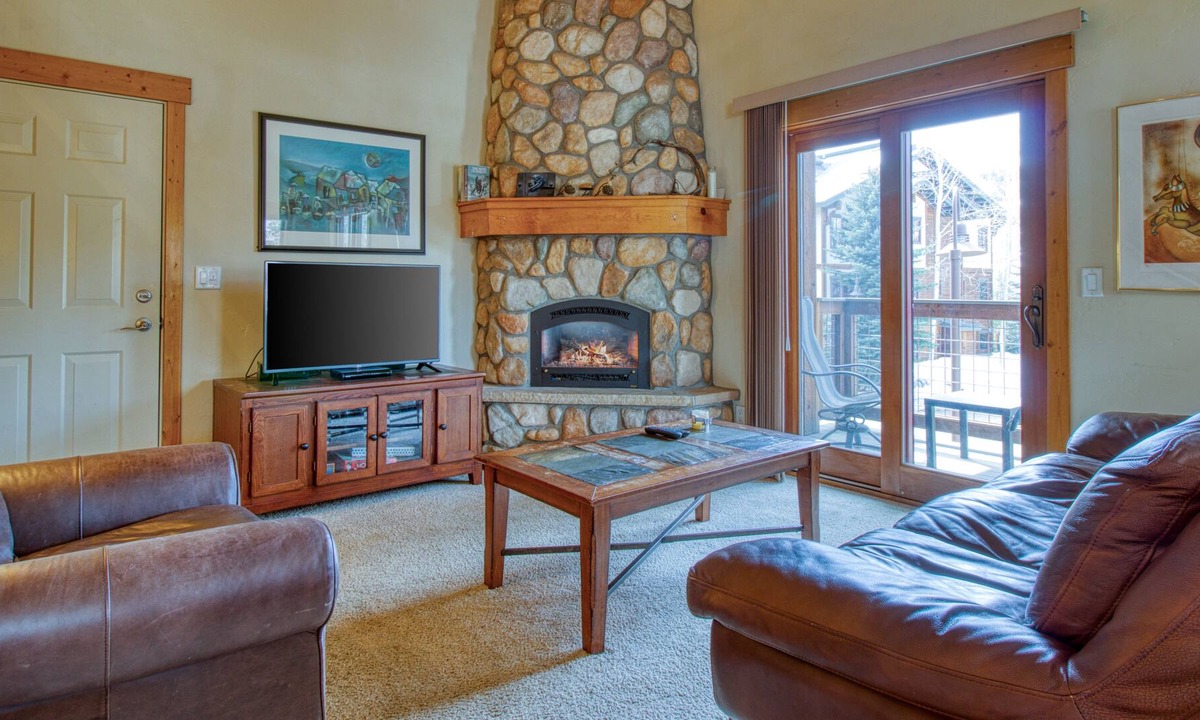 Steamboat Springs Condo | Spacious two-story condo w/ a shared hot tub, furnished balcony, & gas fireplace